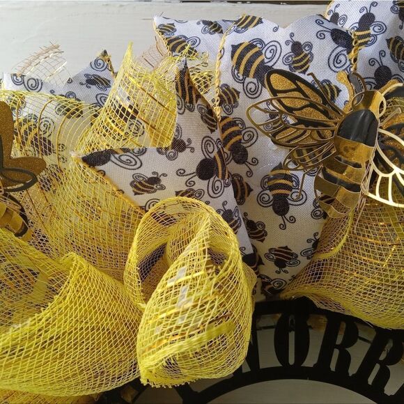26" Craft Mesh WREATH with custom precision cut 16 gauge Metal BEE Decor center. - Picture 8 of 10